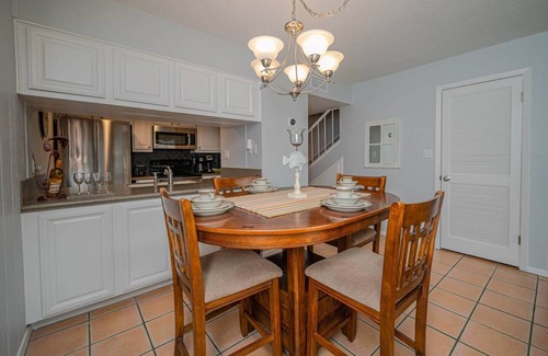 Harbor Oaks Condo | Seaside Cottage With Water Views!