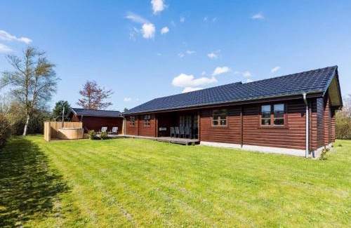 Skaven Strand House | Seaside Cozy Cottage-By Traum