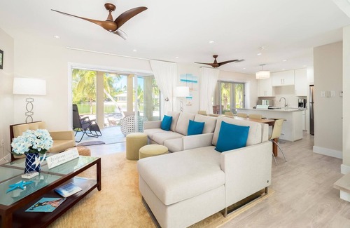 Rum Point House | Seaside Dreams: Contemporary Oasis on Bio-Bay With Two Free Kayaks