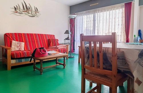 Courseulles-sur-Mer Apartment | Seaside Duplex Apartment for 8 with Balcony and Parking