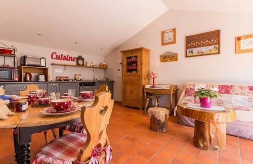 Arthon-en-Retz Cottage | Seaside Eco Cottage: 18th-Century Stone House near Pornic, 15min to Beach, Accessible, Private Garden