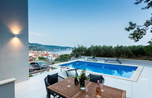 Komiza Apartment | Seaside Elegance Suites