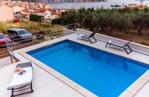 Komiza Apartment | Seaside Elegance Suites