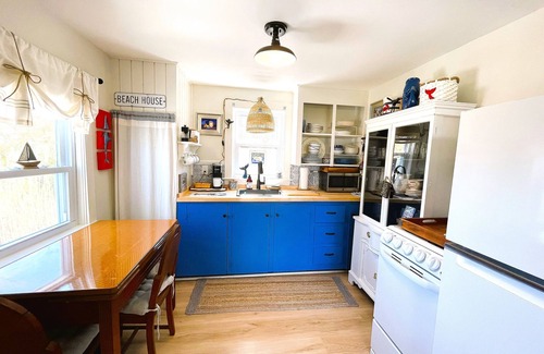East Orleans Cottage | Seaside Escape-Art-filled 2 Bd on Cove w/Dock Access
