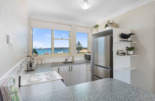 Towradgi Apartment | Seaside Escape Stunning Vistas over Towradgi Beach