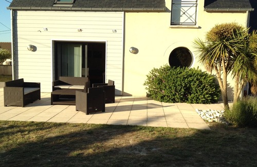 Saint-Jean-de-la-Riviere Villa | Seaside house 8 people, garden, 2 volcanoes and 4 bikes (2 with baby carrier) Internet