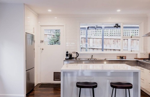 Taroona House | Seaside home with nearby beach access