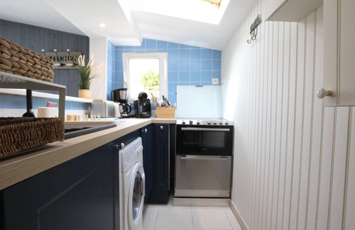 Reville Cottage | Seaside house with beach access and WIFI