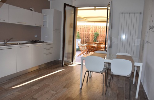 Follonica House | Seaside house with private garden