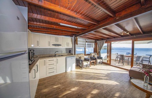 Gumusluk House | Seaside House with Refreshing View in Gumusluk