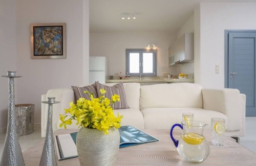 Plaka Villa | Seaside Naxos : 4BDR Villa Aphrodite @ Plaka Beach