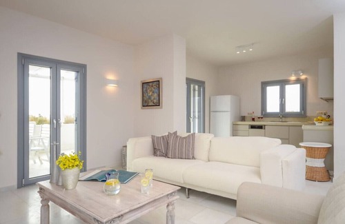 Plaka Villa | Seaside Naxos : 4BDR Villa Aphrodite @ Plaka Beach