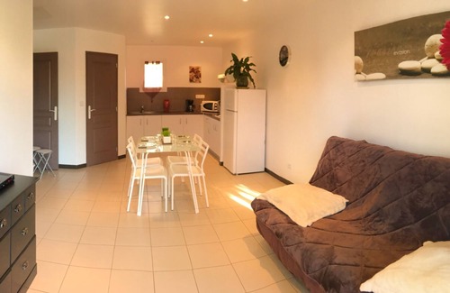 Poggio-Mezzana Villa | Seaside residence, fully-equipped air-conditioned villas with private beach access