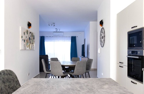 Mellieha Apartment | Seaside Serenity - Luxe Penthouse - near the beach