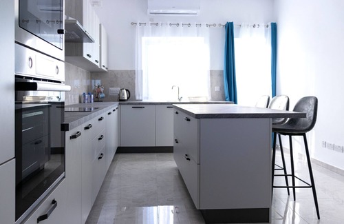 Mellieha Apartment | Seaside Serenity - Luxe Penthouse - near the beach