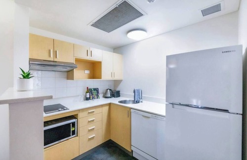 Darwin City Centre Apartment | Seaside Serenity w Pool Overlooking the Esplanade