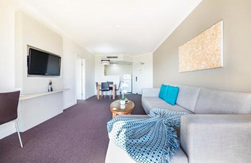 Darwin City Centre Apartment | Seaside Serenity with Pool and Esplanade Views