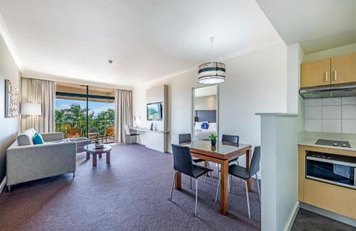 Darwin City Centre Apartment | Seaside Serenity with Pool and Esplanade Views