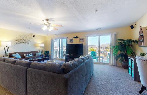 Sandbridge Apartment | Seaside - Silver Lining 202B