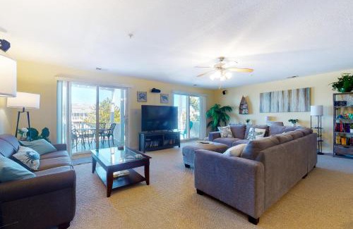 Sandbridge Apartment | Seaside - Silver Lining 202B