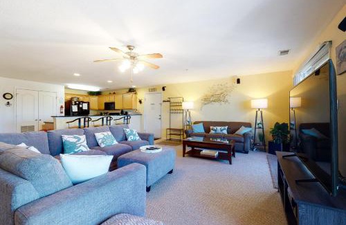 Sandbridge Apartment | Seaside - Silver Lining 202B