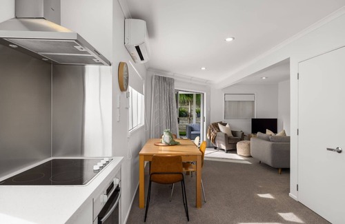 Mount Maunganui Apartment | Seaside Studio with Fully equipped kitchen