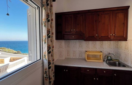 Avlakia Apartment | Seaside studio with a view