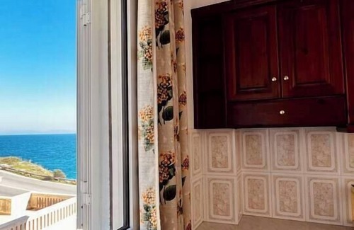 Avlakia Apartment | Seaside studio with a view