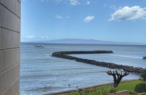 Maalaea Apartment | Seaside Surf Spot Oceanfront 1-bedroom in Ma'alaea with AC