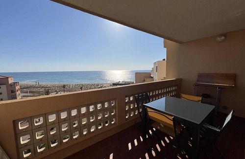 Le Barcares Apartment | Seaside T2 Apartment with AC, Pool, and Terrace, Sleeps 4 – Near Beach & Aqualand