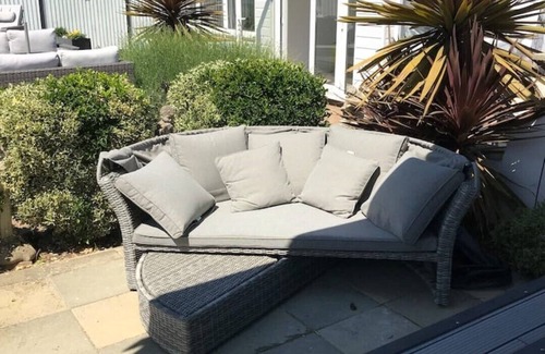 New Romney Cabin | Seaside themed self contained cabin, hot tub & Bbq