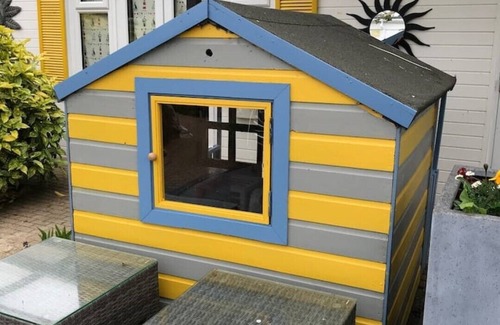 New Romney Cabin | Seaside themed self contained cabin, hot tub & Bbq