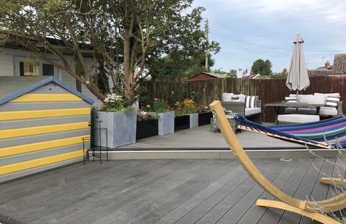 New Romney Cabin | Seaside themed self contained cabin, hot tub & Bbq