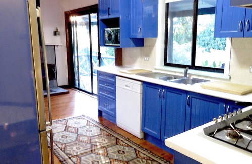 Sydney House | Seaside Tropical SanctuarynLovely coastal home with glorious, tropical garden.n