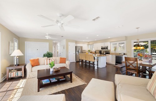 Manatee Bay Villa | Seaside Villa Destin - Single home with privat pool in the heart of Pine island
