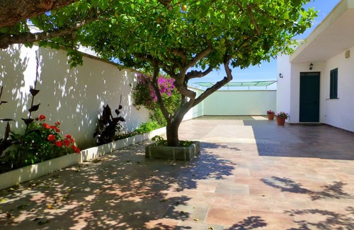 Lendinuso Villa | Seaside villa with private pool & gardens. 25 mins from airport, Free WiF