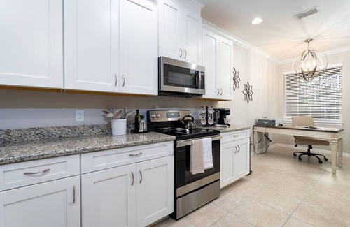 Naples Condo | Seasonal Get-away with Lake, Golf & Sunset Views, Resort Activity Community