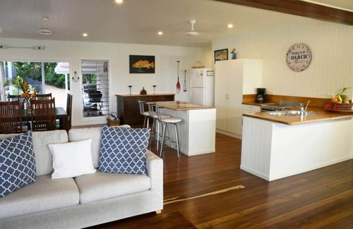 South Mission House | Seasons - Beachfront- Amazing views