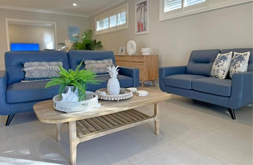 Caves Beach House | Seaspray - Beach and Pool access