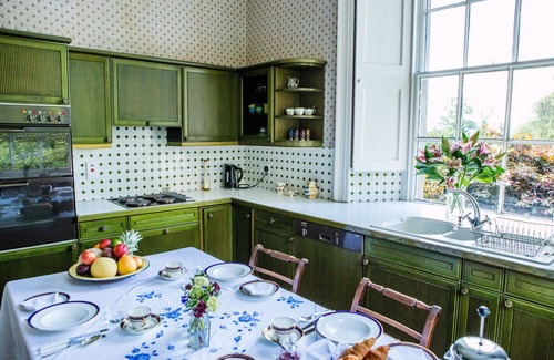 Glenisla Apartment | Seasyde House - Court & Reed View Family Suite