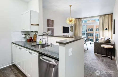 Seattle Condo | Seattle Belltown Penthouse- Parking, Gym, Pool, Spa/99Walk Score