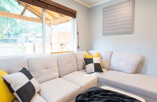 Lake City House | Seattle Charmer with private patio & green belt!