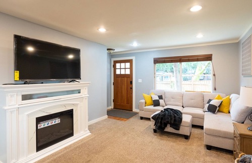 Lake City House | Seattle Charmer with private patio & green belt!
