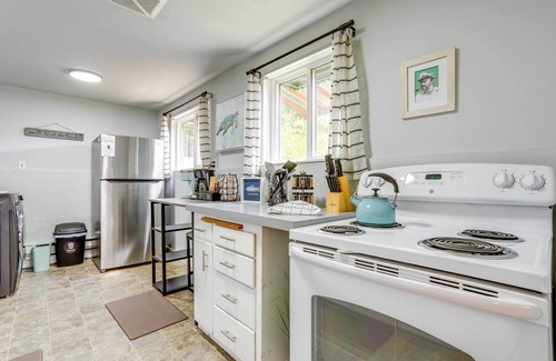 Old Ballard Apartment | Seattle Garden Apt: Walk to Water & Amenities!