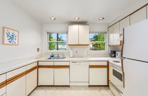 East Queen Anne Apartment | Seattle's Orange Crown 87 Walkscore