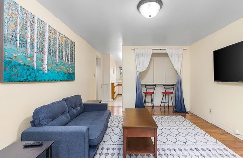 East Queen Anne Apartment | Seattle's Orange Crown 87 Walkscore