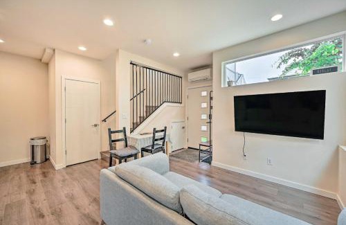 Licton Springs House | Seattle Townhome Rooftop Deck Less Than 7 Mi to Dtwn