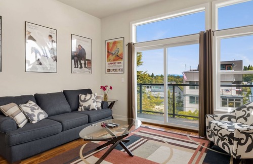 Miller Park House | Seattle Vacation Home: The Aerodrome - Family-friendly, CLEAN & Great Location | 5 Star Hospitality