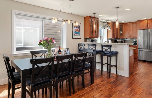 Miller Park House | Seattle Vacation Home: The Aerodrome - Family-friendly, CLEAN & Great Location | 5 Star Hospitality