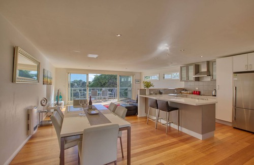 Binalong Bay House | Seaview Apartment